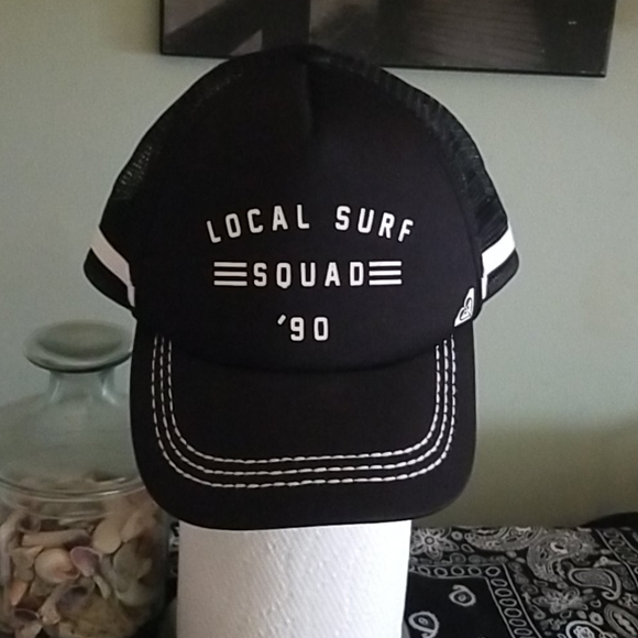 ROXY Black & White Unisex Trucker Hat - Picture 6 of 12